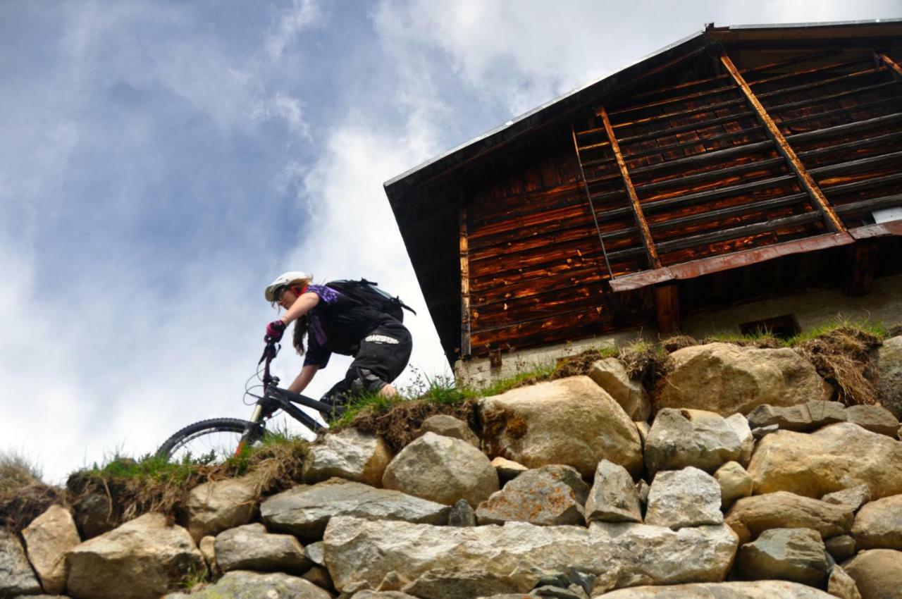 Catrina Hotel Disentis Exteriör bild